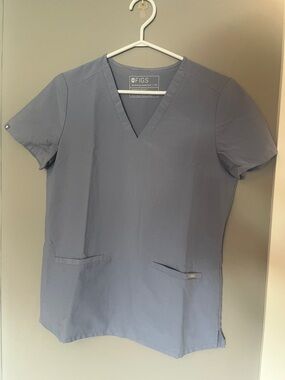 Figs Women's V-Neck Scrub Top